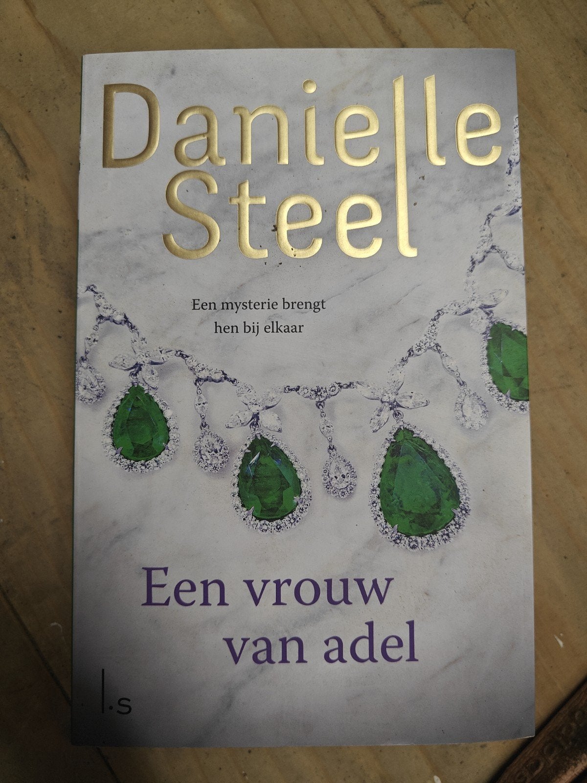 Danielle Steel - Een vrouw van adel, Ophalen of Verzenden, Zo goed als nieuw, Danielle Steel