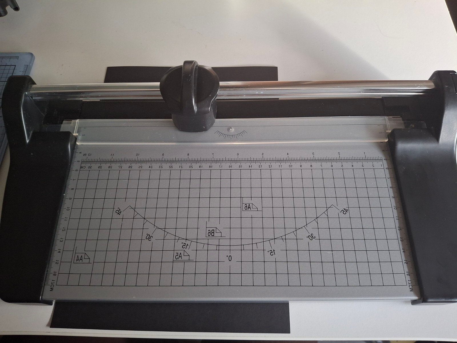 Snijmachine / papiersnijder voor hobby en kantoor, Hobby en Vrije tijd, Gebruikt, Overige thema's, Gereedschap of Toebehoren, Geschikt voor karton