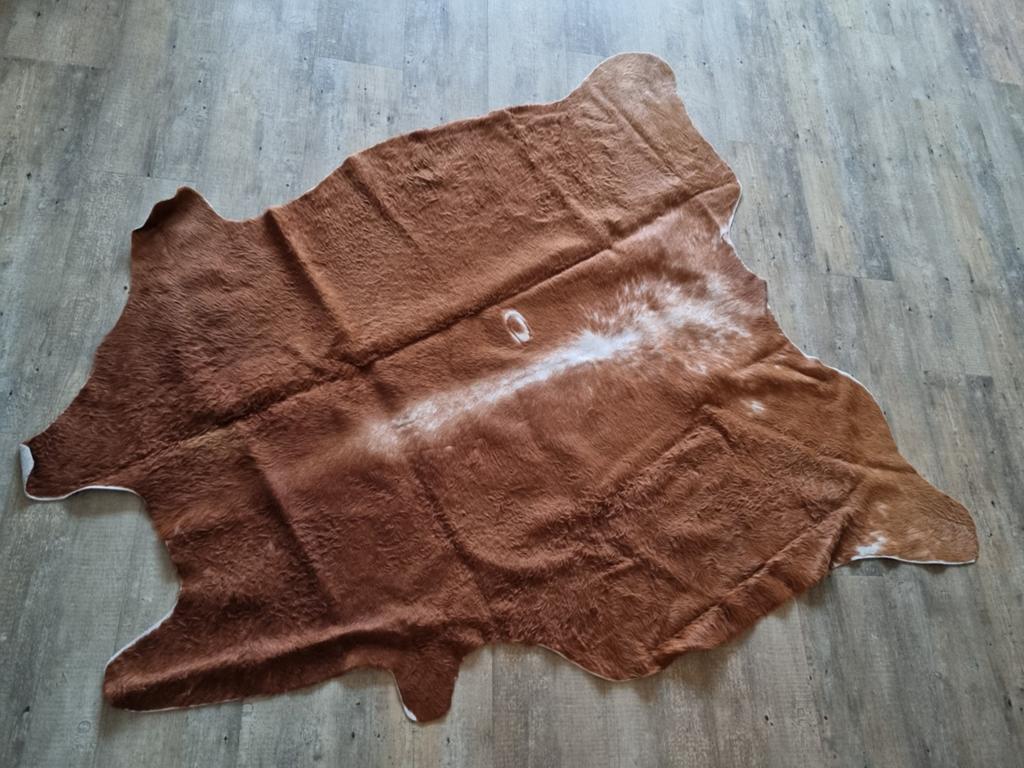 Bruin koeienvel vloerkleed met witte accenten, Ophalen, Gebruikt, 100 tot 150 cm, 150 tot 200 cm