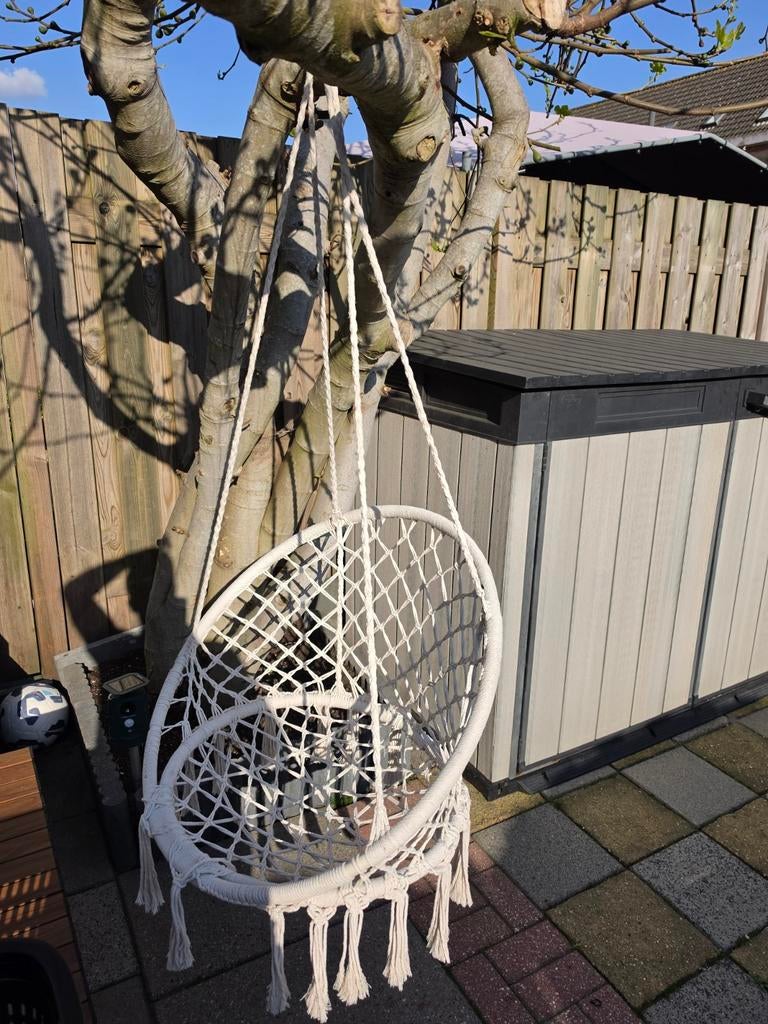 Witte hangstoel, Ophalen