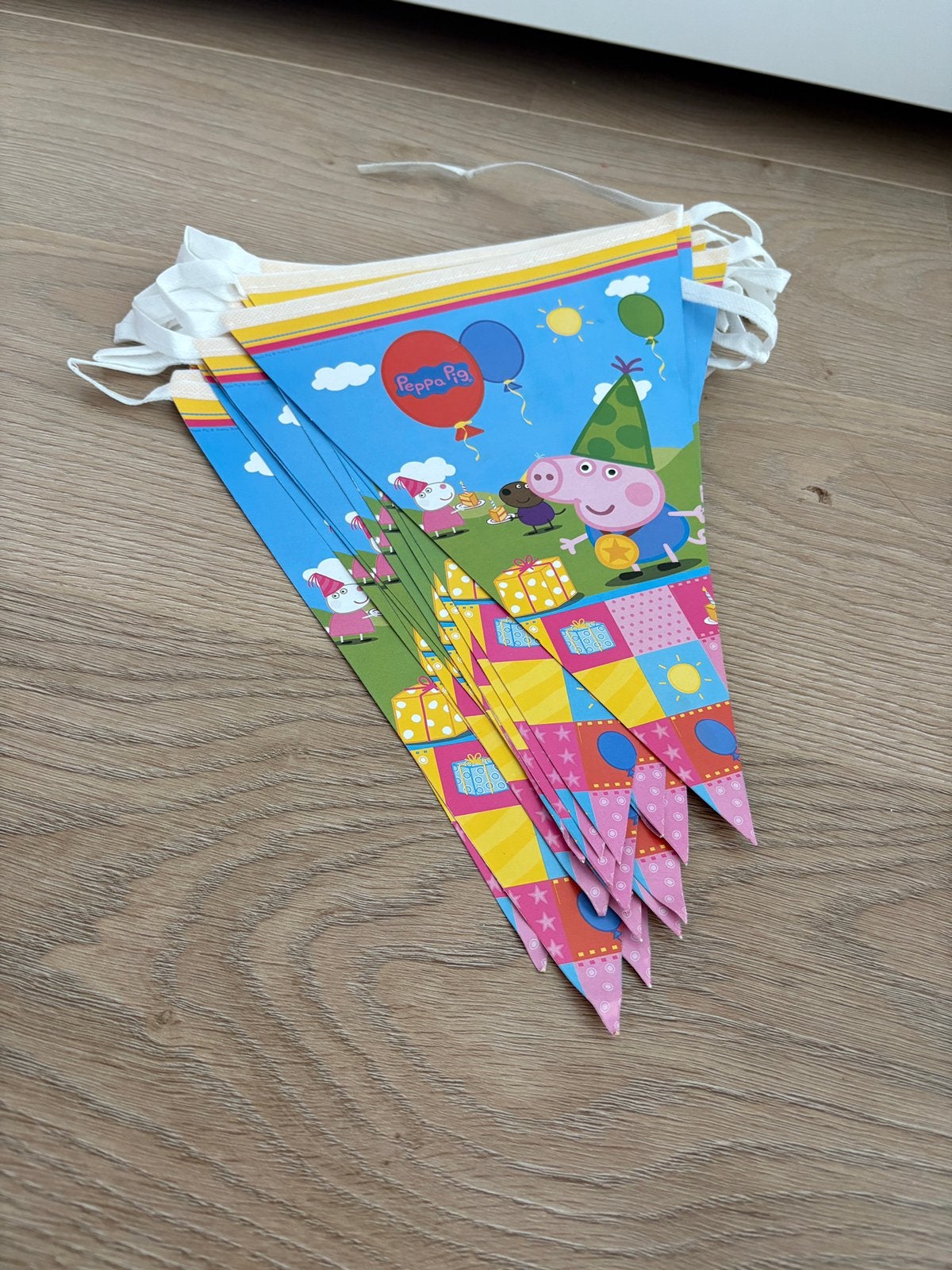 Peppa big / pig versiering verjaardag 3 jaar, Hobby en Vrije tijd, Ophalen of Verzenden, Zo goed als nieuw, Versiering, Verjaardag