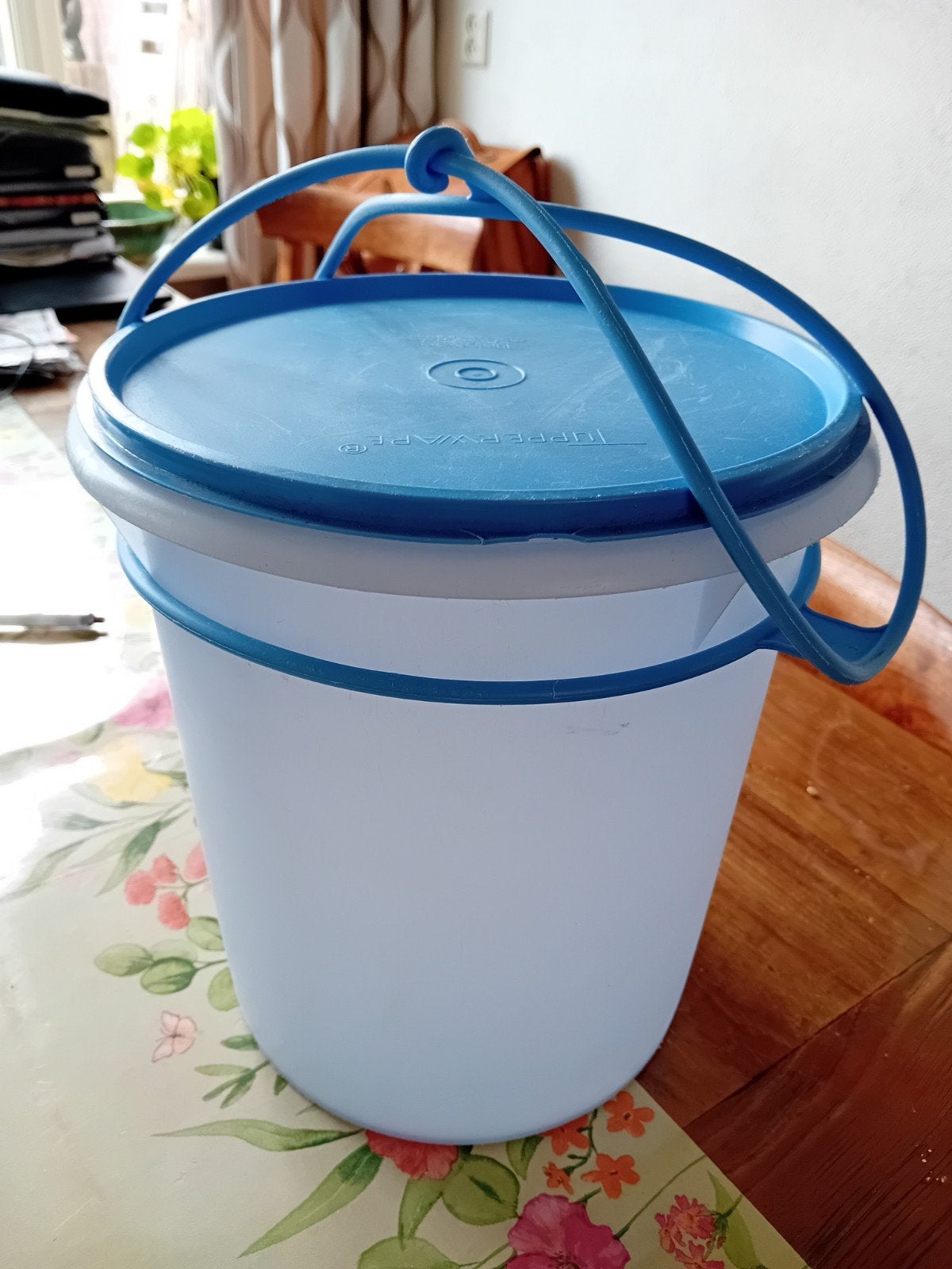 Tupperware wasemmer met hengsel en luchtdichte deksel, Gebruikt, Ophalen of Verzenden, Emmer, Blauw