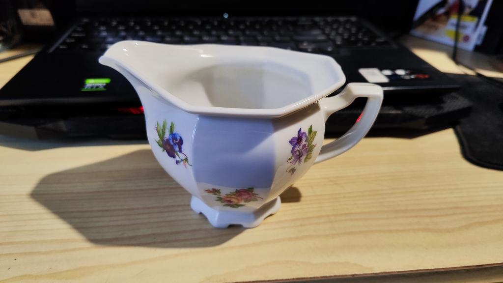 Vintage Victoria China Tsjechoslowakije Melkkannetje, Verzenden