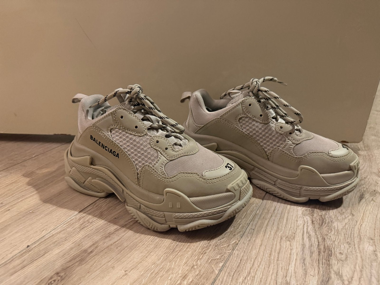 Balenciaga Triple S Sneakers - Maat 37 - Beige, Kleding | Dames, Beige, Ophalen of Verzenden, Sneakers of Gympen, Zo goed als nieuw