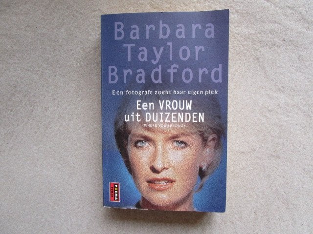 BARBARA TAYLOR BRADFORD --> Een vrouw uit duizenden, Ophalen of Verzenden, Zo goed als nieuw, Barbara Taylor Bradford