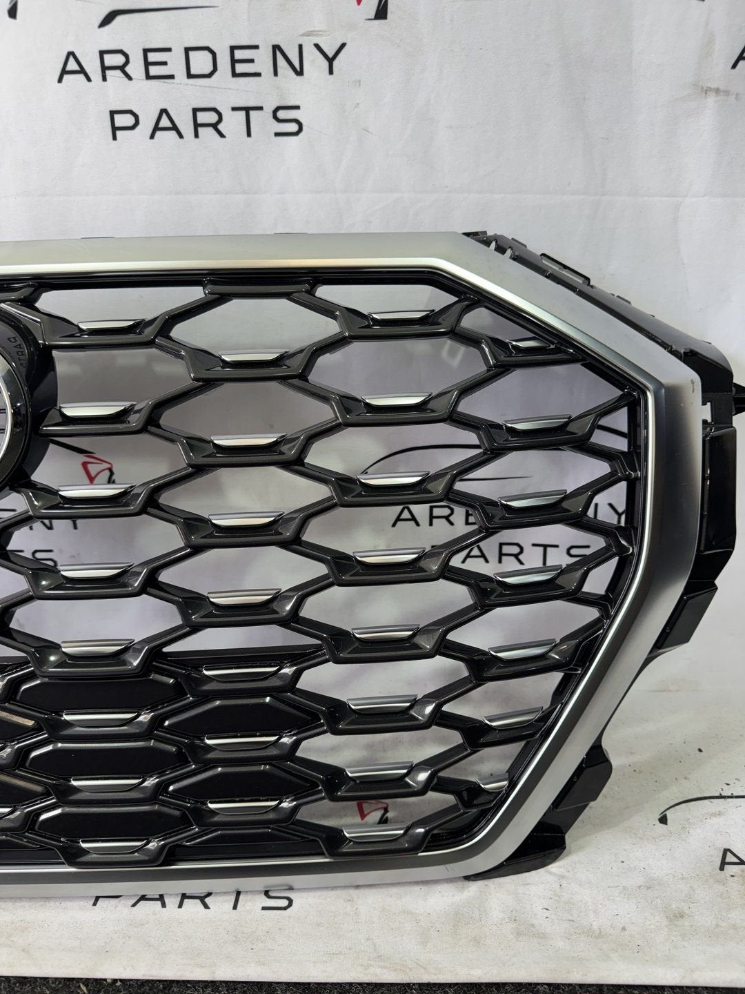 Audi Q3 83A 83F F3 S-Line Grille Grill Dark Chrome 83F853651, Gebruikt, -, -, -