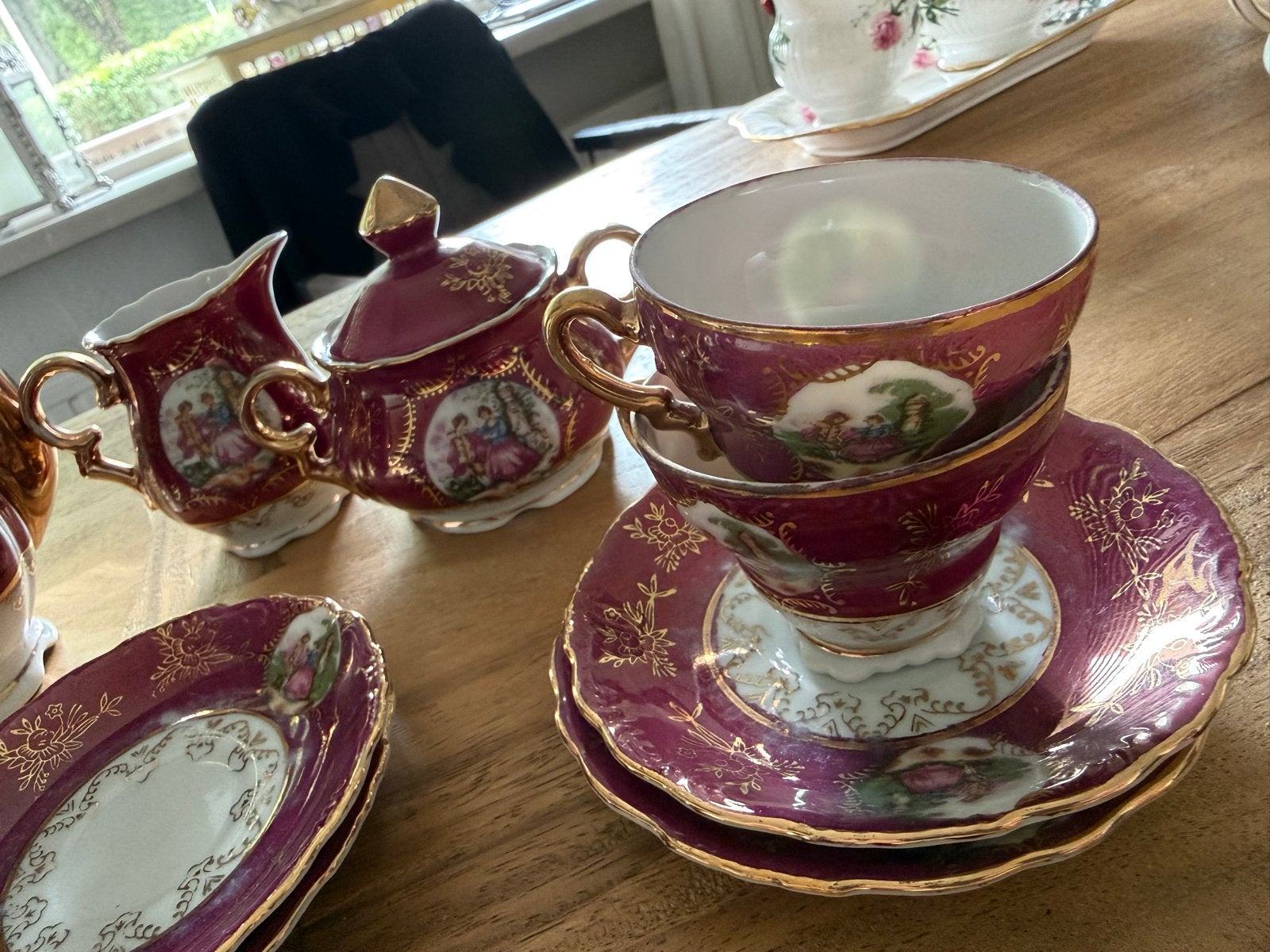 Vintage porseleinen theeservies - Rood met goud, Antiek en Kunst, Ophalen