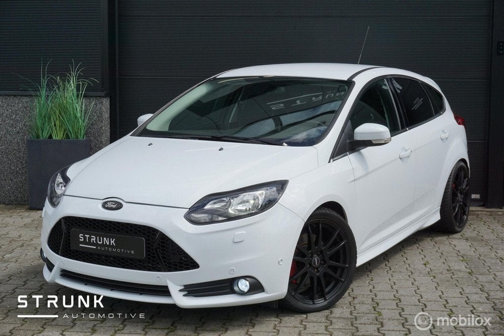 Ford Focus 1.6 EcoBoost ST-line Clima Pdc Cruise LMV Bluetoo, Auto's, Ford, Gebruikt, 4 cilinders, Wit, 665 kg