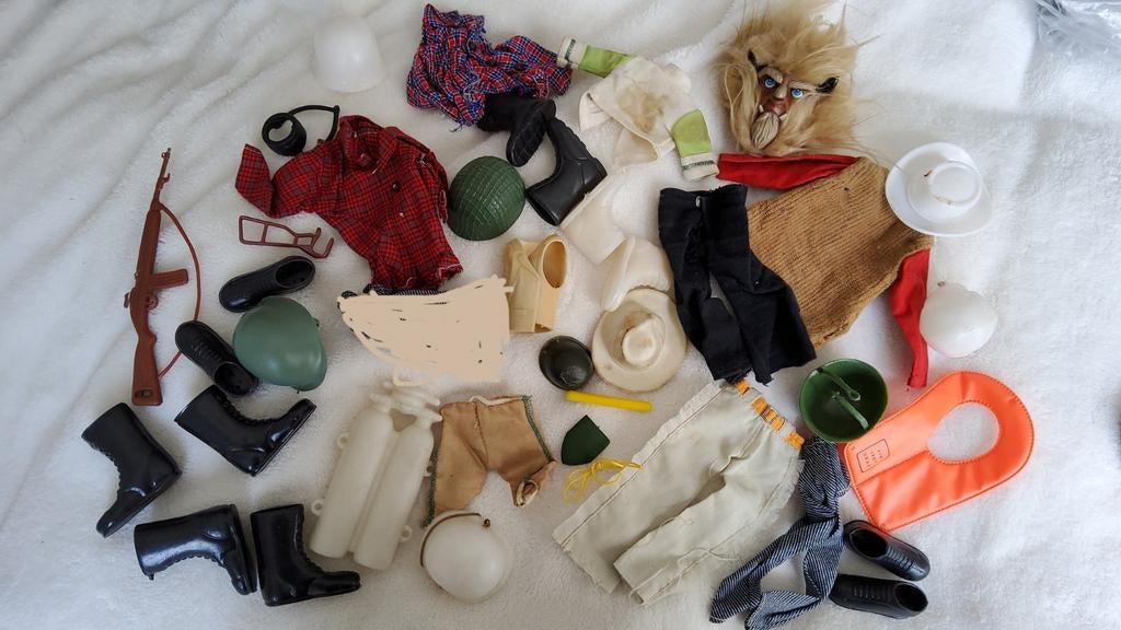8 Vintage actiefiguren mannen poppen en outfit kleding dolls, Ophalen of Verzenden, Gebruikt, Pop