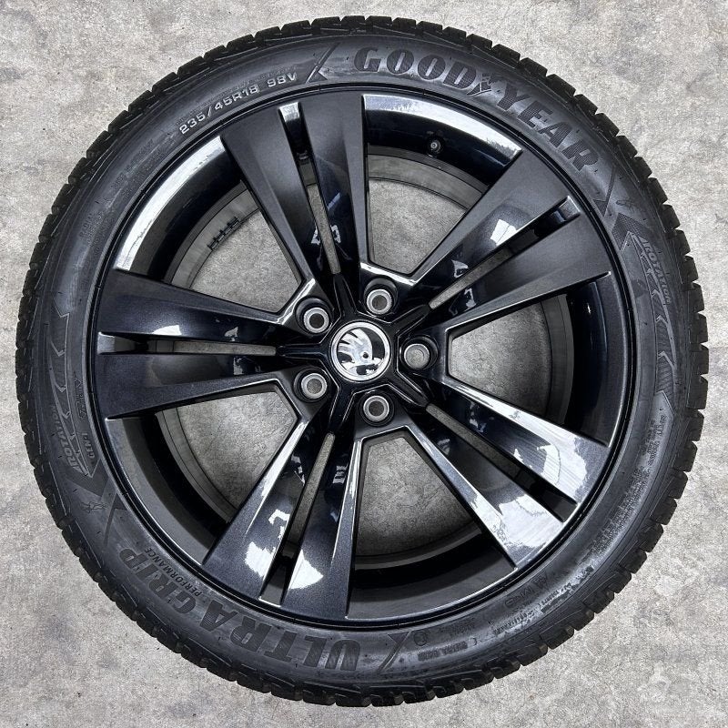 18 inch velgen + winterbanden Skoda Superb 57A601025M, 18 inch, -, -, Banden en Velgen