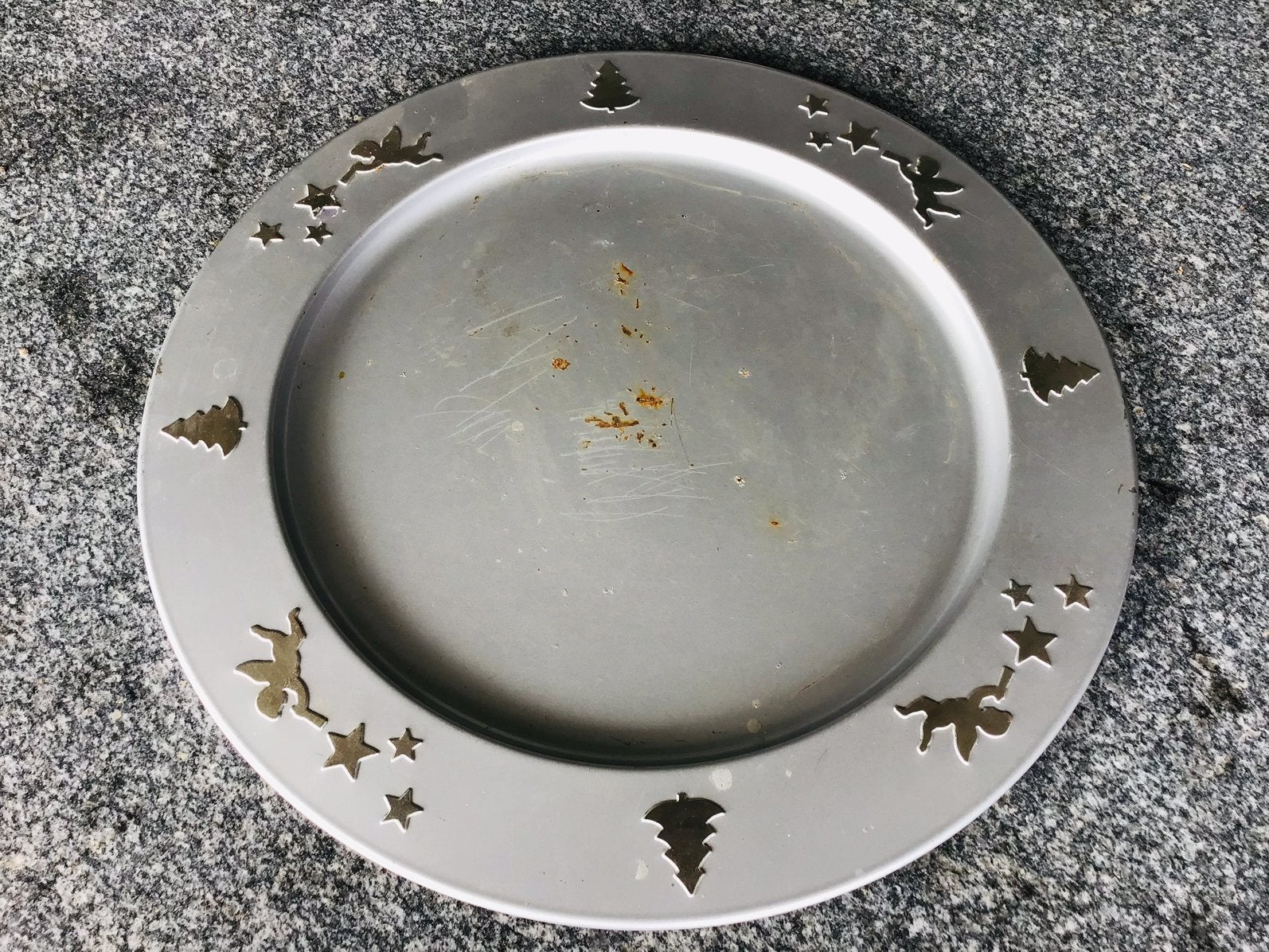 Metalen decoratieve schaal. Diameter is 39cm., Overige materialen, Gebruikt, Schaal, Rond