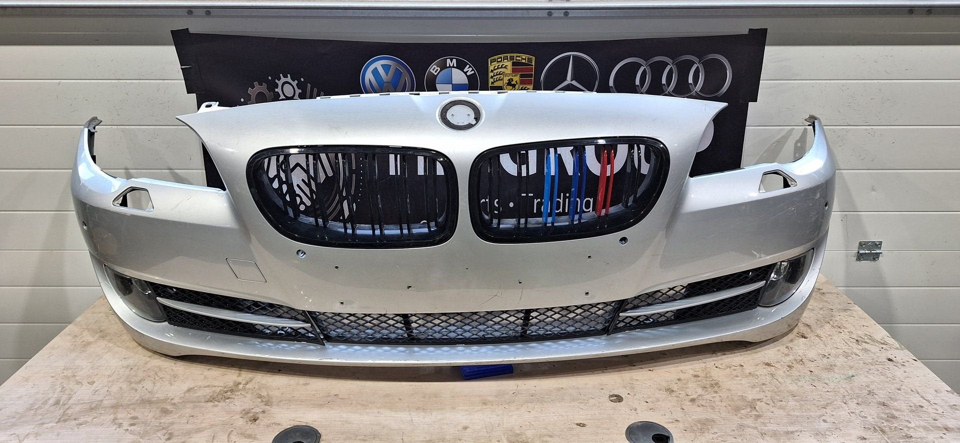 BMW F10 F11 FRONT BUMPER COMPLETE PDC PRE LCI 5 SERIES 2009-, Gebruikt, -, Voor, -