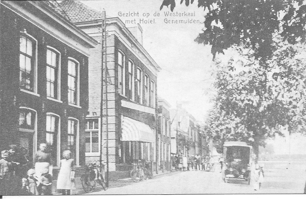 Reprint briefkaart Genemuiden Westerkaai met Hotel, Verzamelen, Ansichtkaarten | Nederland, Ophalen of Verzenden, 1940 tot 1960