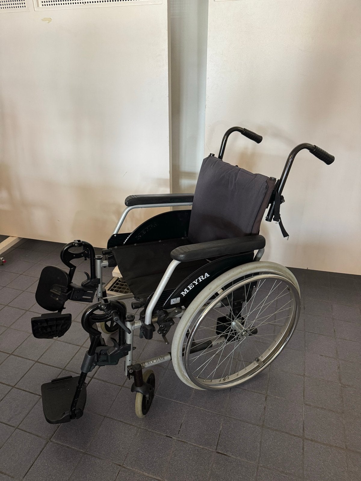 Meyra Inklapbare Rolstoel inklapbaar, Ophalen of Verzenden, Gebruikt