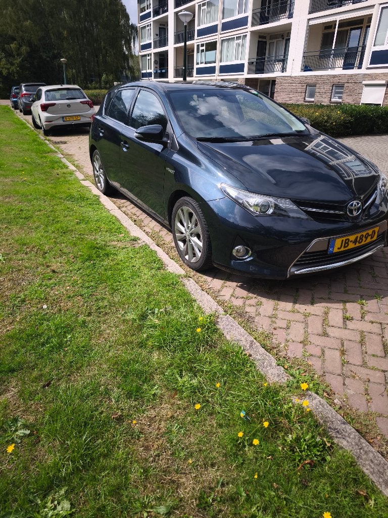 Toyota Auris 1.8 Hybrid, Nieuwe Banden,Nieuwe Accu |CarPlay, Euro 5, Stof, Zwart, 4 cilinders
