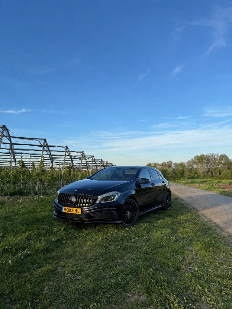 Mercedes-Benz A-Klasse A180 1.6 Blue EFF Aut7 2014 Zwart, 4 cilinders, Alcantara, 1595 cc, 1200 kg