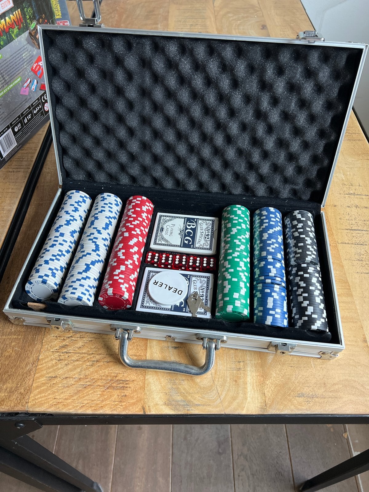 Pokerset in aluminium koffer, Hobby en Vrije tijd, Gezelschapsspellen | Overige, Drie of vier spelers, Ophalen, Gebruikt