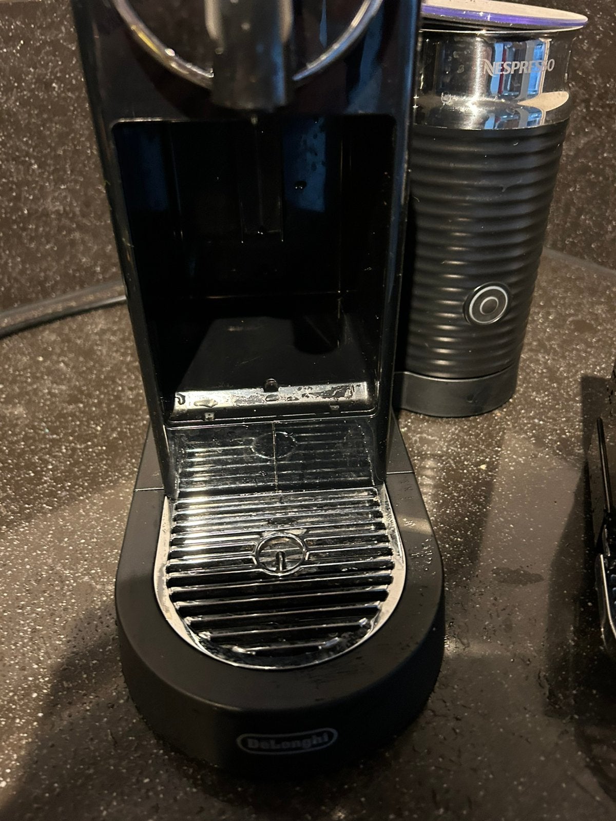 Foto 7 van DeLonghi koffiezetter met melkopschuimer
