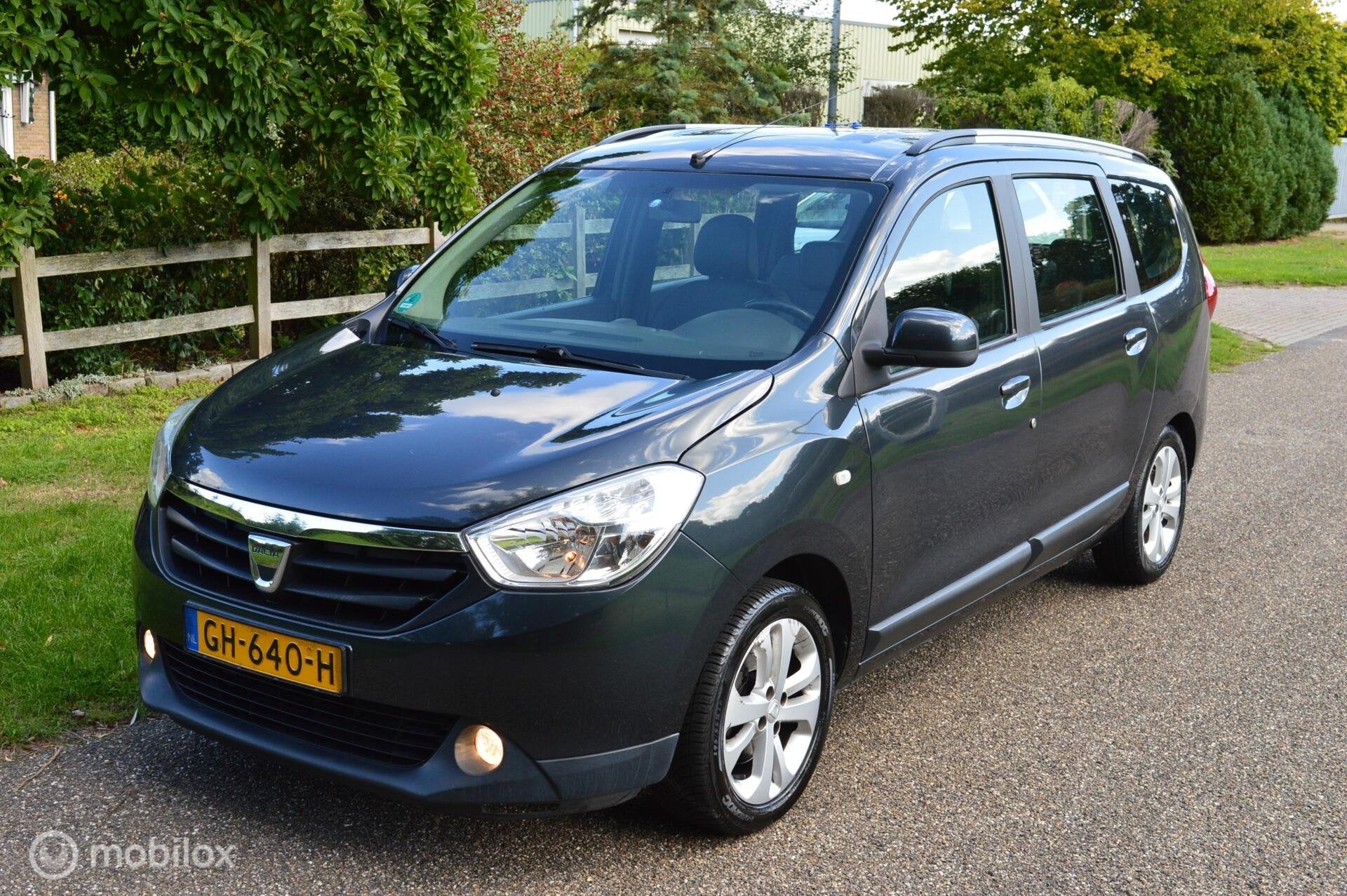 Dacia Lodgy 1.2 TCe 10th Anniversary 7p. Camera / Stoelverw., Auto's, Voorwielaandrijving, Euro 5, Gebruikt, Navigatiesysteem
