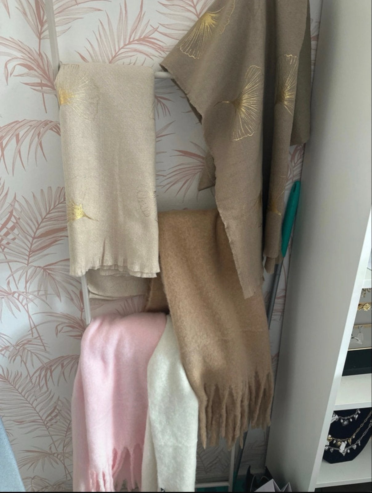 Lekkere warme  sjaals - 5 verschillende kleuren, nieuw, Kleding | Dames, Ophalen of Verzenden, Nieuw, Sjaal