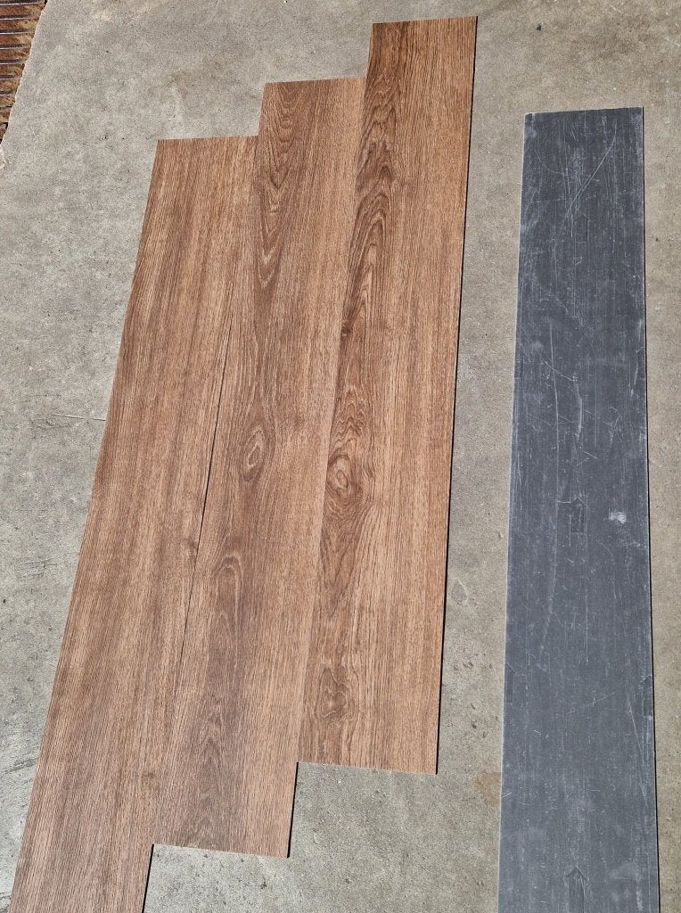 Restpartij 57 m2 Plak PVC. Colour 202-Deep Oak., Ophalen, LG Hausys, Bruin, Lyoner Str. 30, 528 Frankfurt, Duitsland