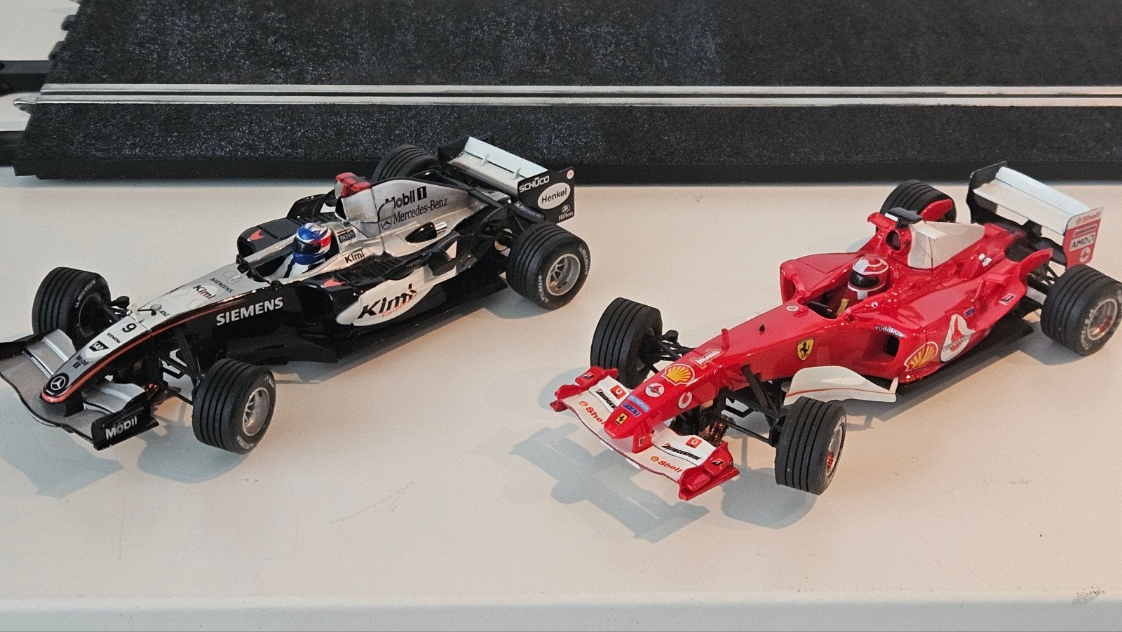Scalextric 2x F1...Ferrari en Mercedes, Overige merken, Racebaan, Ophalen of Verzenden, Zo goed als nieuw