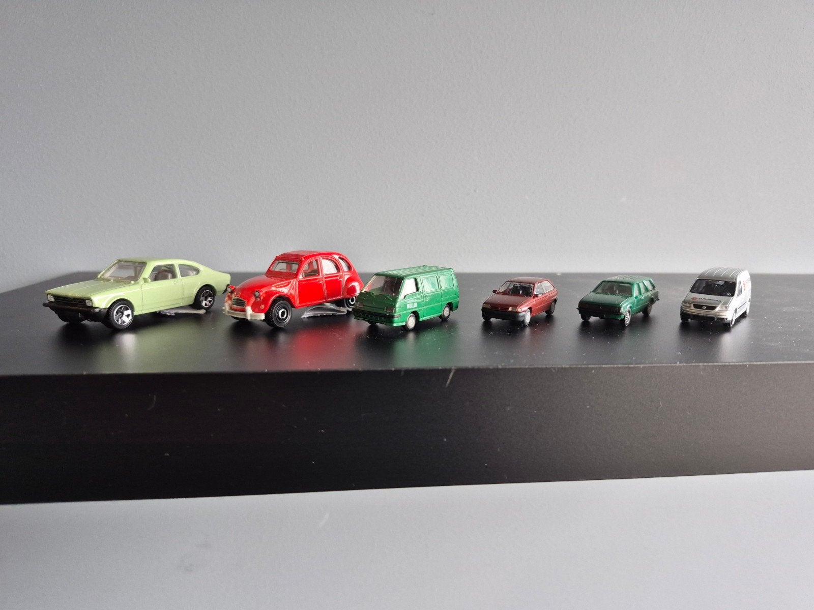 Modelauto's (mini) - Schaal : 1 : 18, Hobby en Vrije tijd, Modelauto's | 1:18, Ophalen of Verzenden, Zo goed als nieuw, Auto, Overige merken