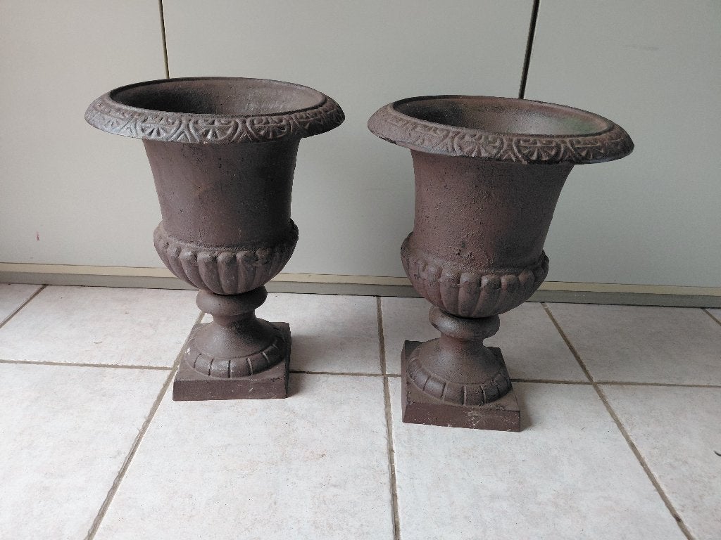 2 Franse  gietijzeren vazen/potten, Ophalen, Gebruikt