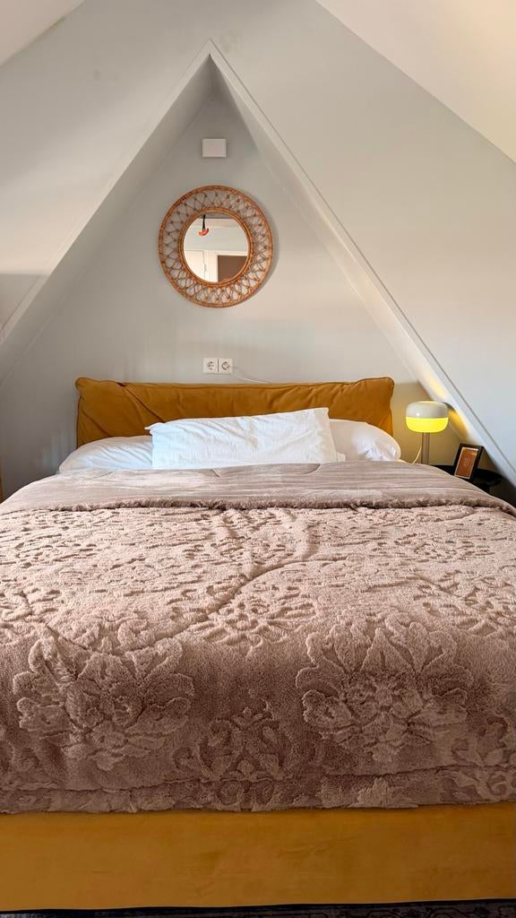 Mosterd fluwelen bed 150 x 200, Ophalen, Gebruikt, Overige kleuren, Tweepersoons