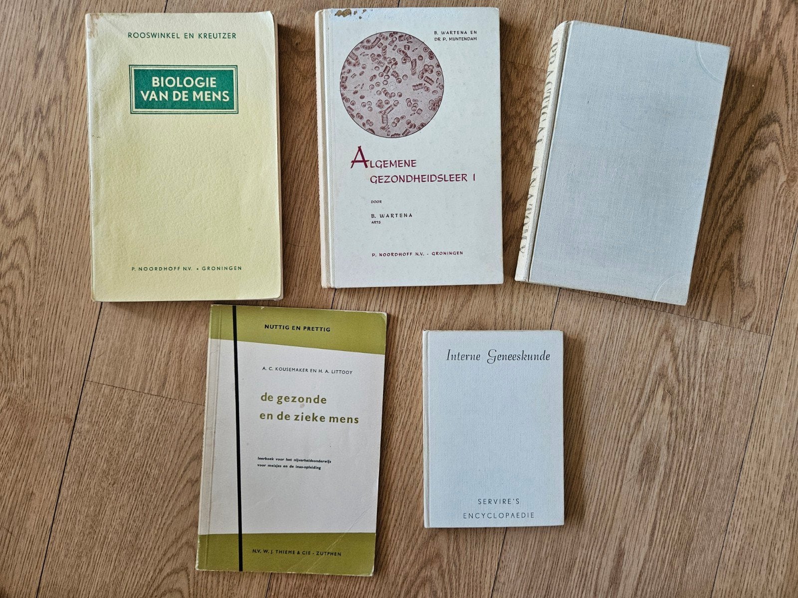 5 oude studieboeken verpleegkunde opleiding, Boeken, Ophalen of Verzenden, Beta, Gelezen, HBO