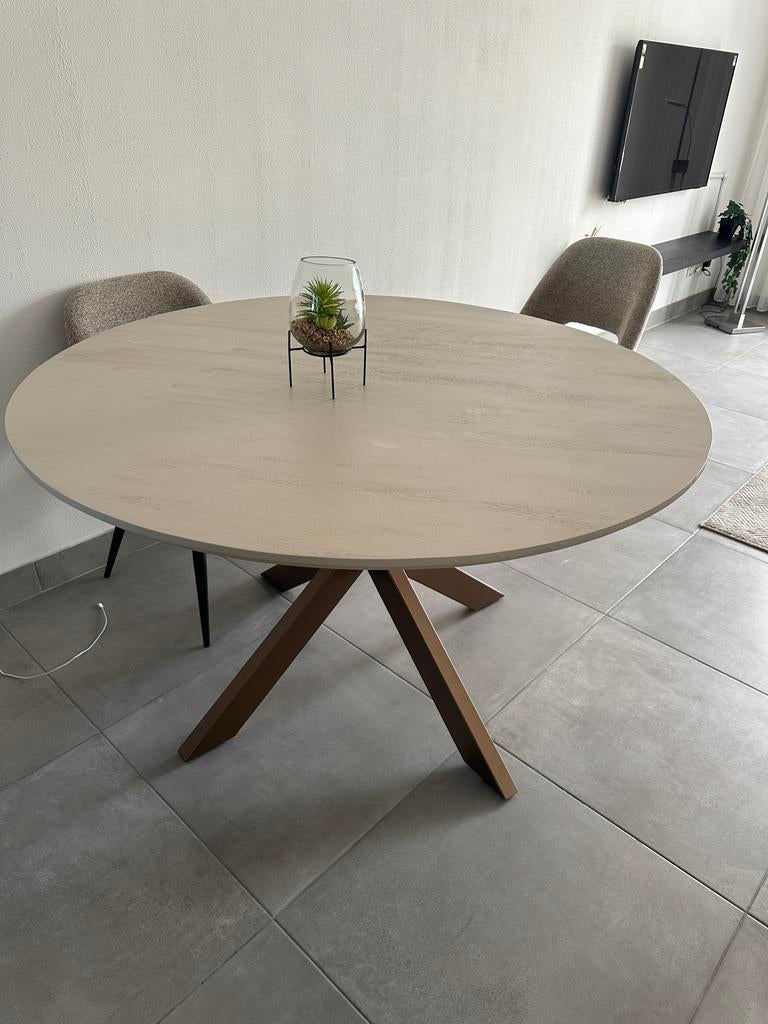 Zo goed als nieuwe ronde eettafel - 2 maanden oud, Ophalen, 100 tot 150 cm, Rond, Zo goed als nieuw