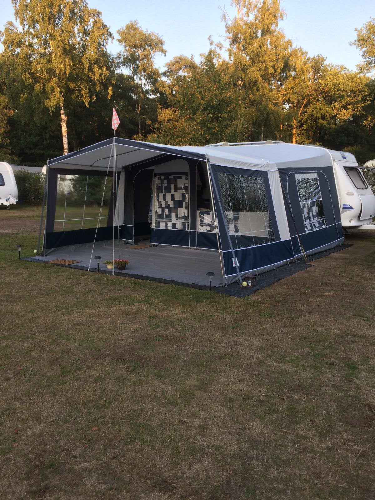 Complete caravan Hobby 400SF de Luxe Easy, Caravans en Kamperen, Caravans, Hobby, Treinzit, Particulier, Tot en met 4
