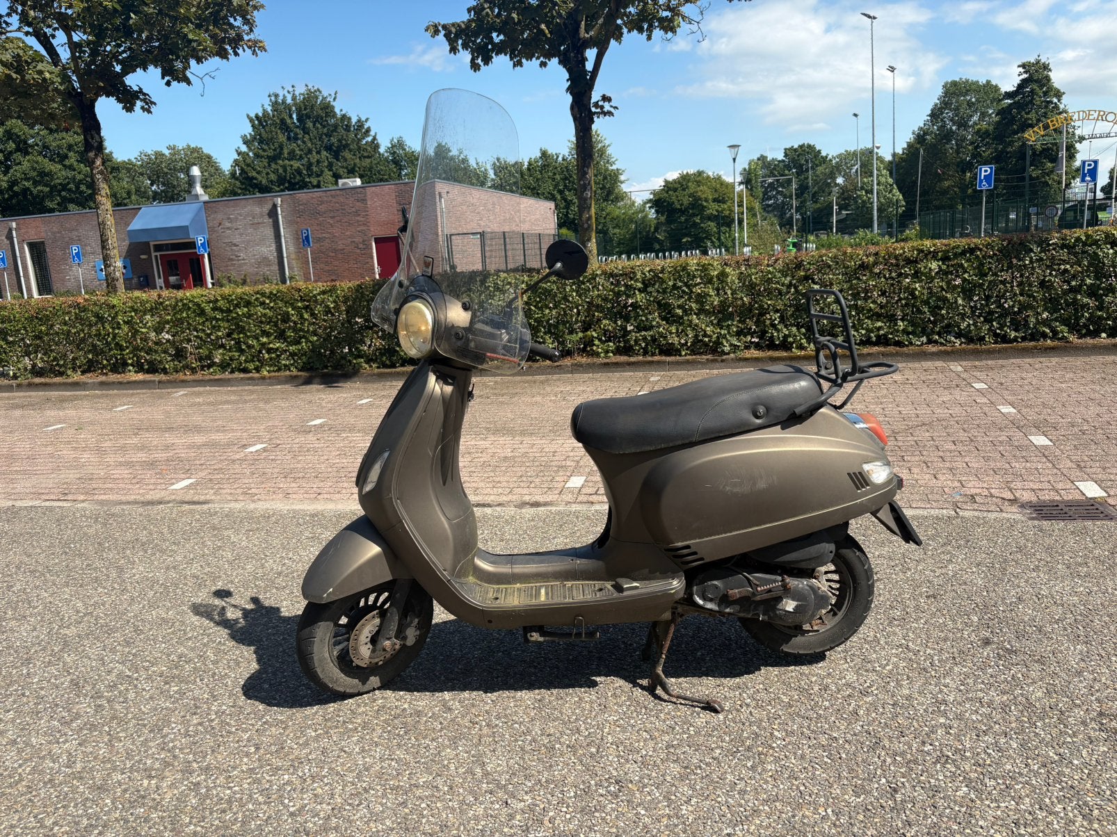 Znen uit 2013  rijdt slecht en is lelijk weg is weg, Ophalen, Zo goed als nieuw, Benzine, Overige merken