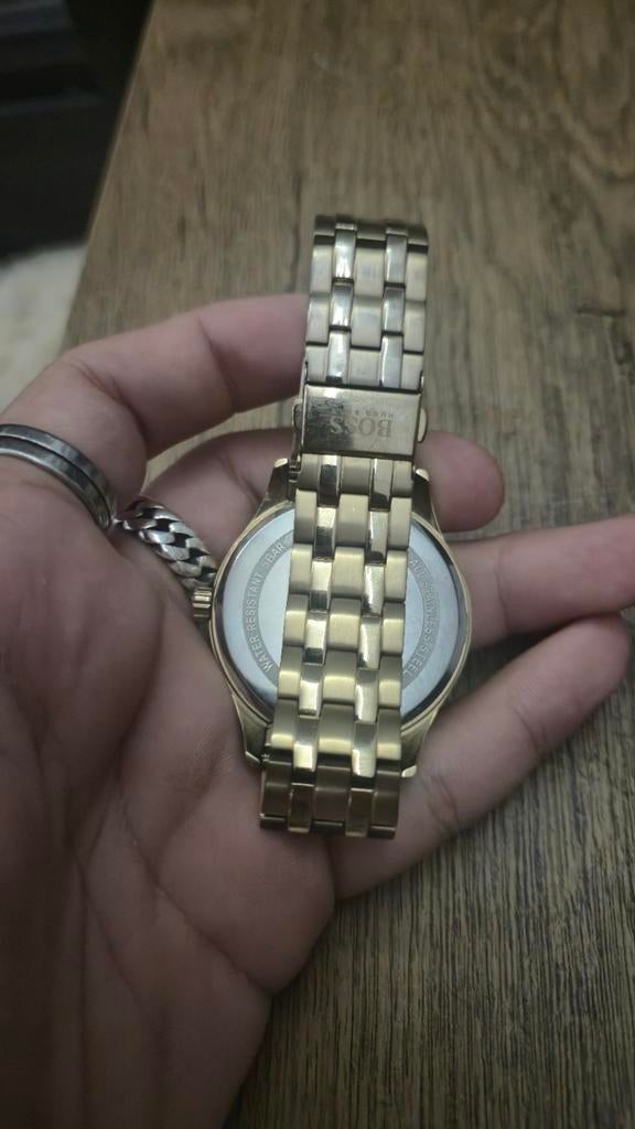 Goudkleurig BOSS horloge met geborstelde afwerking, Sieraden, Tassen en Uiterlijk, Horloges | Heren, Ophalen of Verzenden