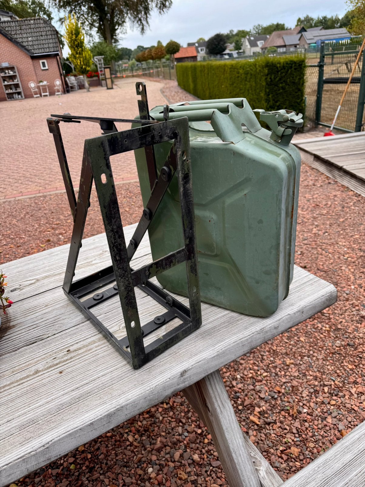 Jerrycan groen staal 20 liter.2 stuks met houder ., Ophalen, Gebruikt