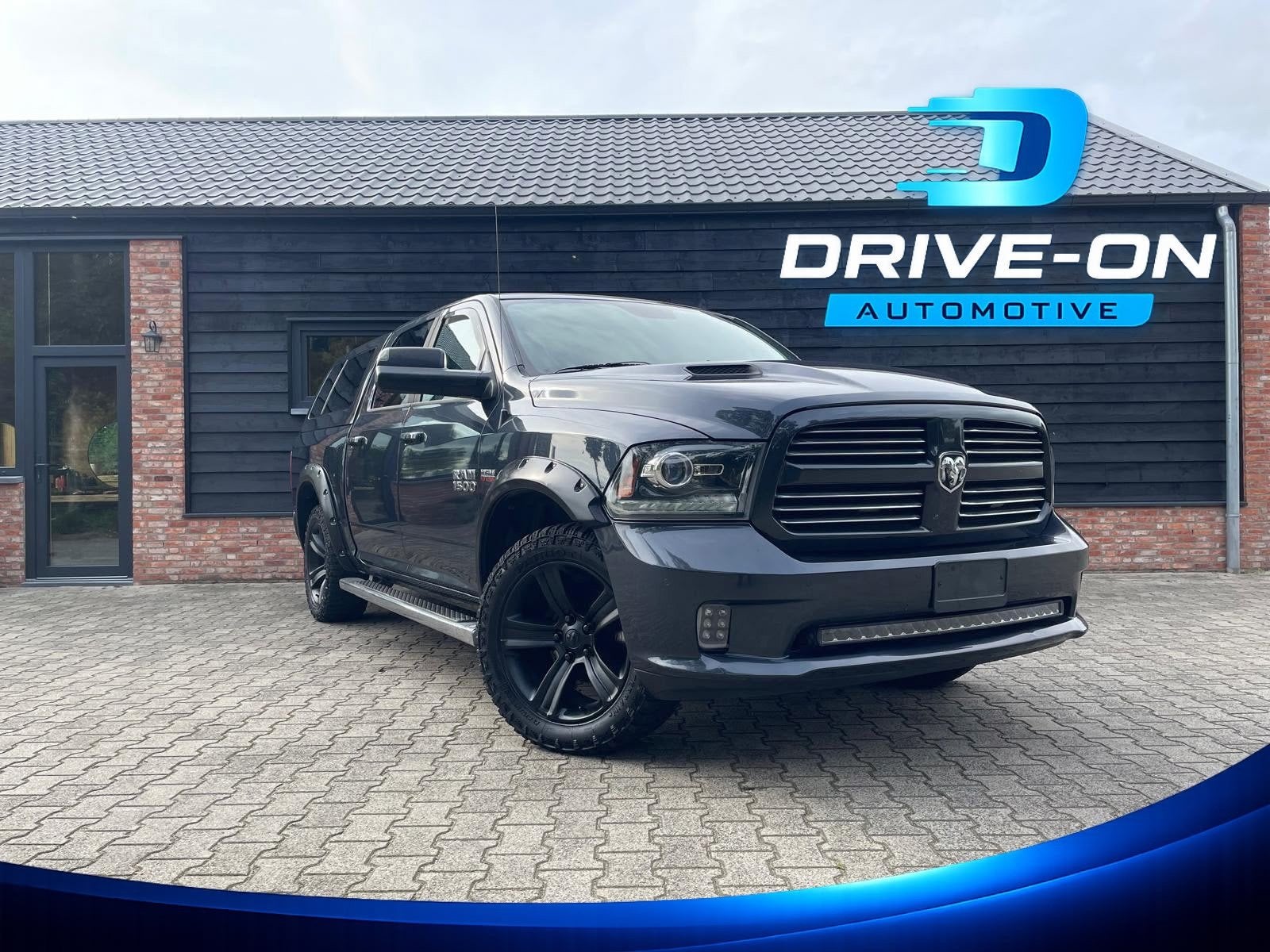 Dodge Ram 1500 5.7 V8 4x4 Crew Cab Sport - LPG - Pano - Hard, Auto's, Gebruikt, 5654 cc, 2441 kg, Leder