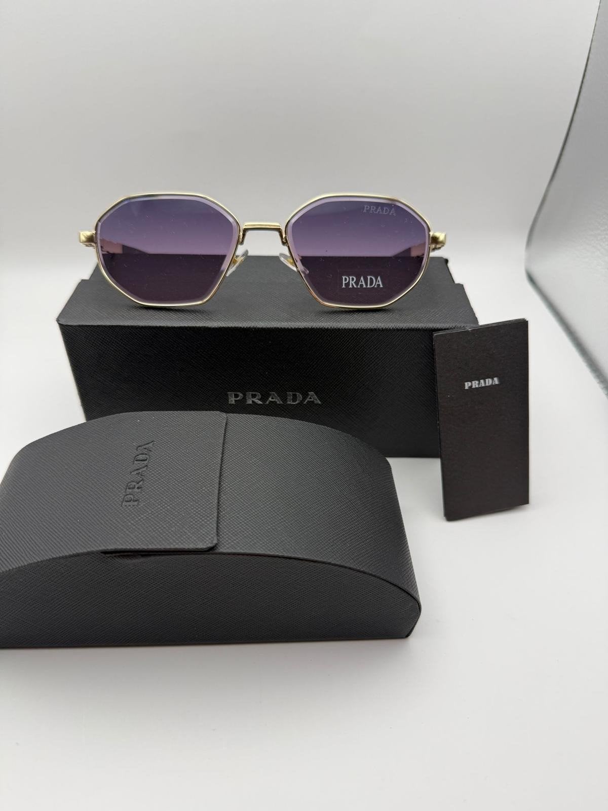 Prada Zonnebril Dames en Heren - Stijlvol en Nieuw, Zonnebril, Prada, Paars, Nieuw