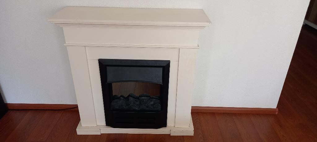 Elektrische haard met houten ombouw, Ophalen, Gebruikt
