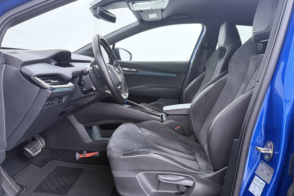 Skoda Enyaq iV 80 Sportline | Org NL | CarPlay | Camera | 21, Achterwielaandrijving, Gebruikt, Zwart, Blauw