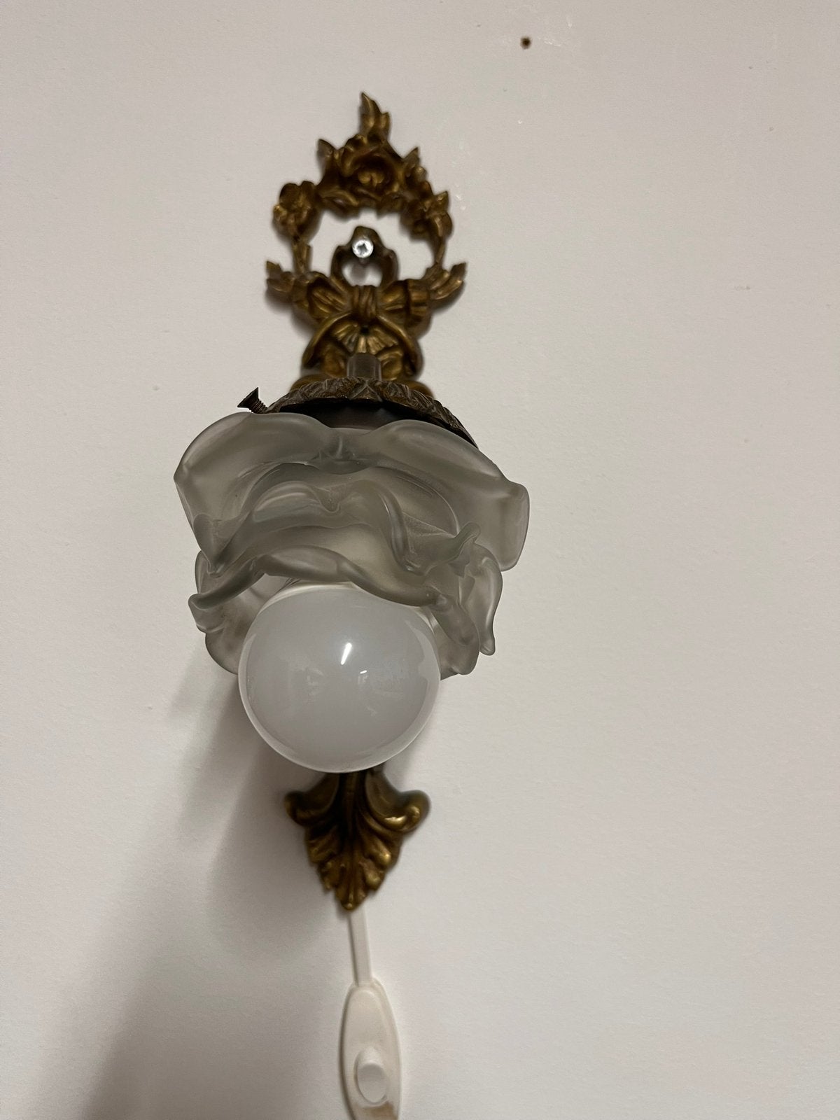 1x messing wandlamp glazen rozenkapje – met reservelampje, Ophalen of Verzenden