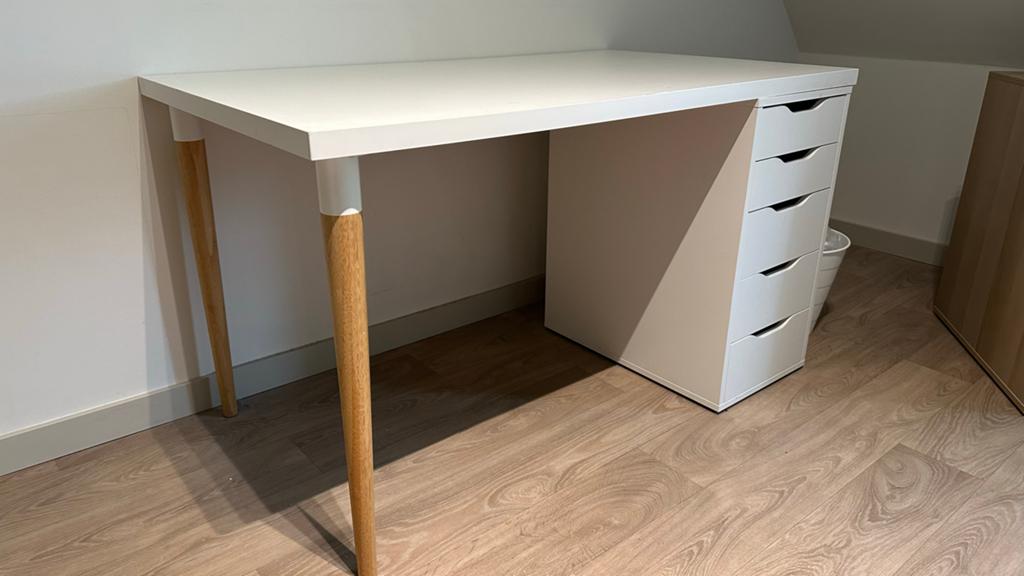 IKEA Alex Bureau met ladeblok - Modern en functioneel, Ophalen, Gebruikt, Met lades, Spaanplaat of MDF