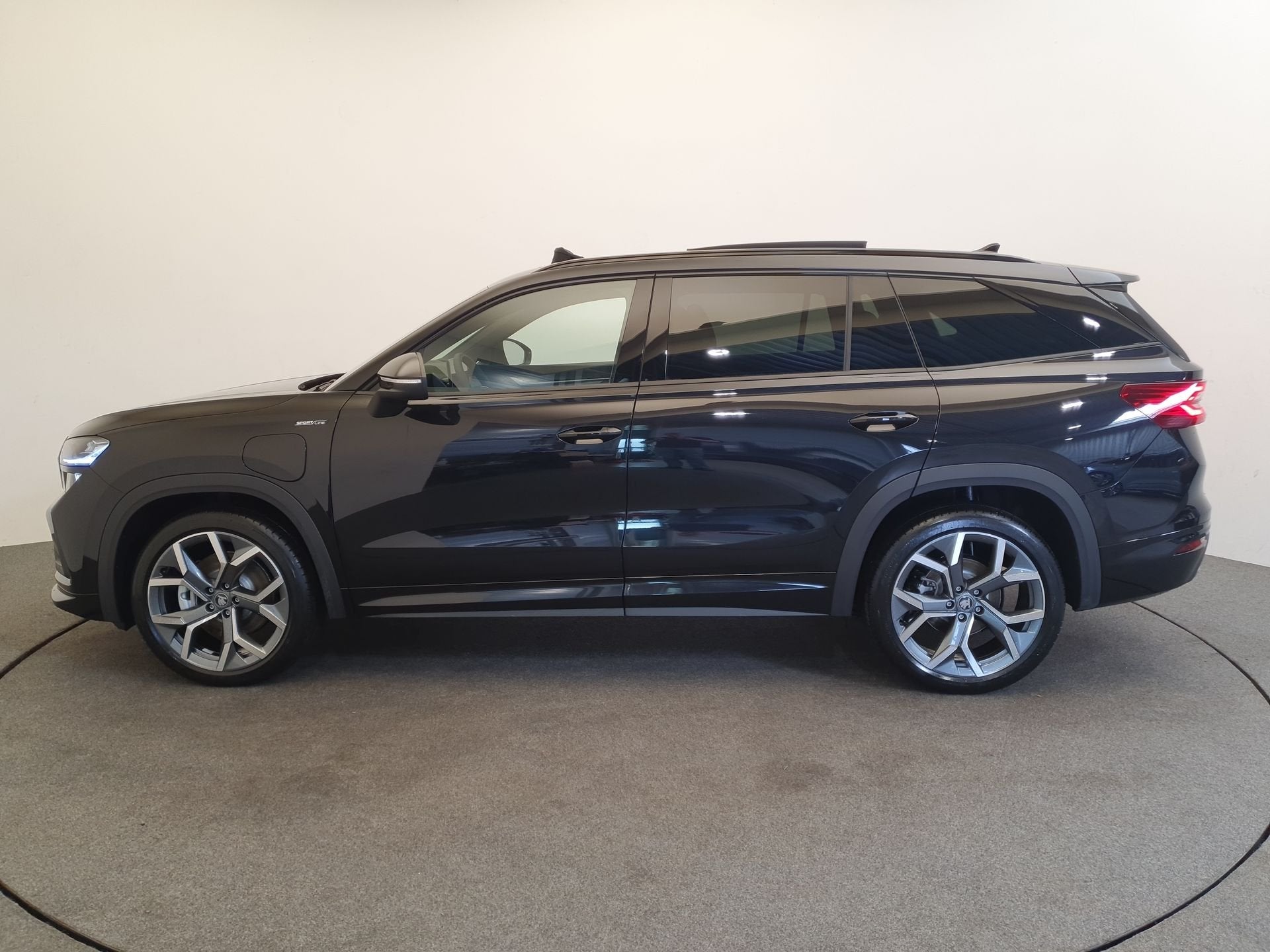 Skoda Kodiaq 1.5 TSI PHEV DSG/AUT 204pk Sportline Business W, Auto's, Zwart, 4 cilinders, Alcantara, Zwart