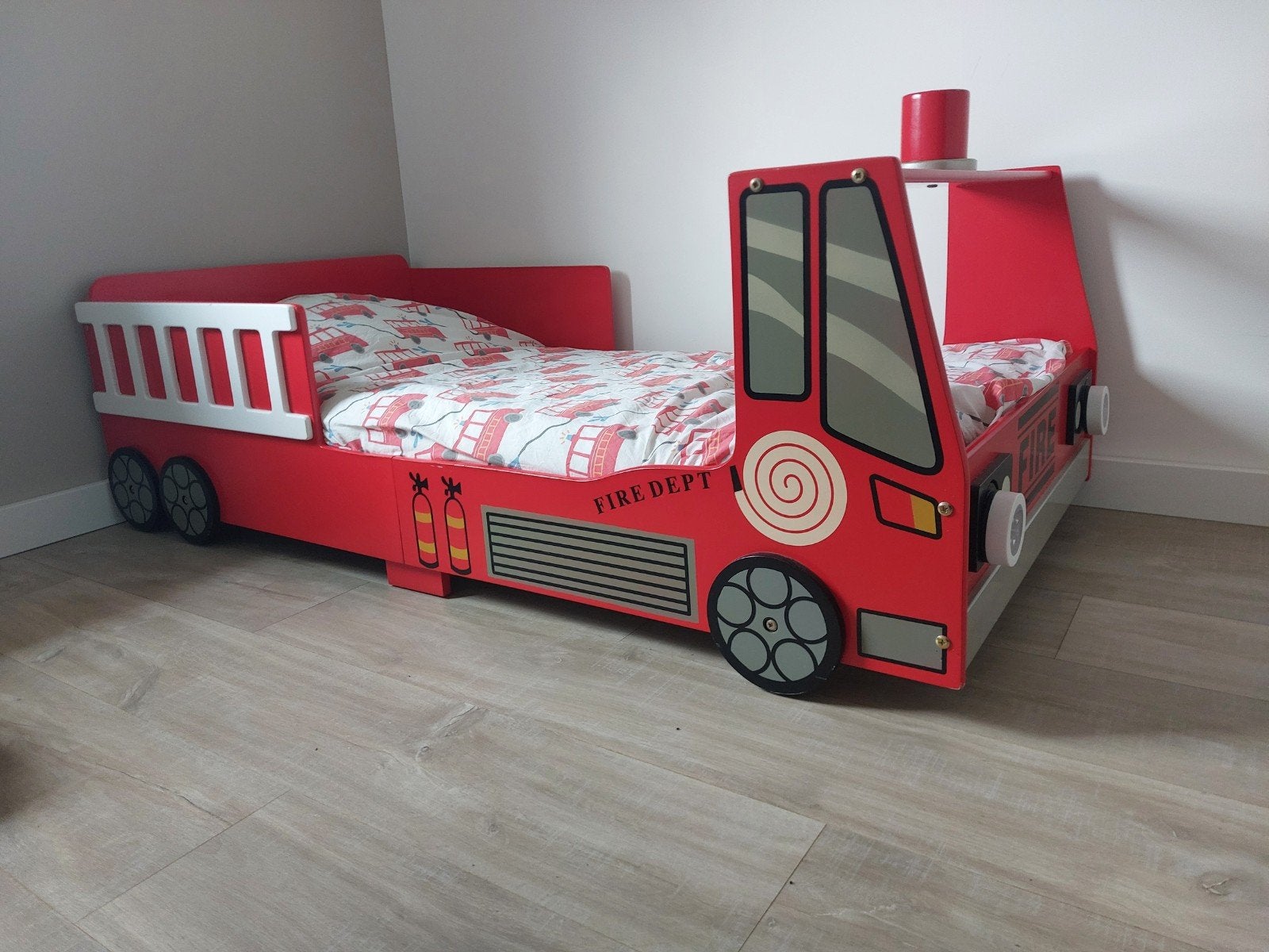 brandweerbed voor peuters met echte lampjes!, Kinderen en Baby's, Kinderkamer | Bedden, Ophalen, Gebruikt, 70 tot 85 cm, 140 tot 160 cm