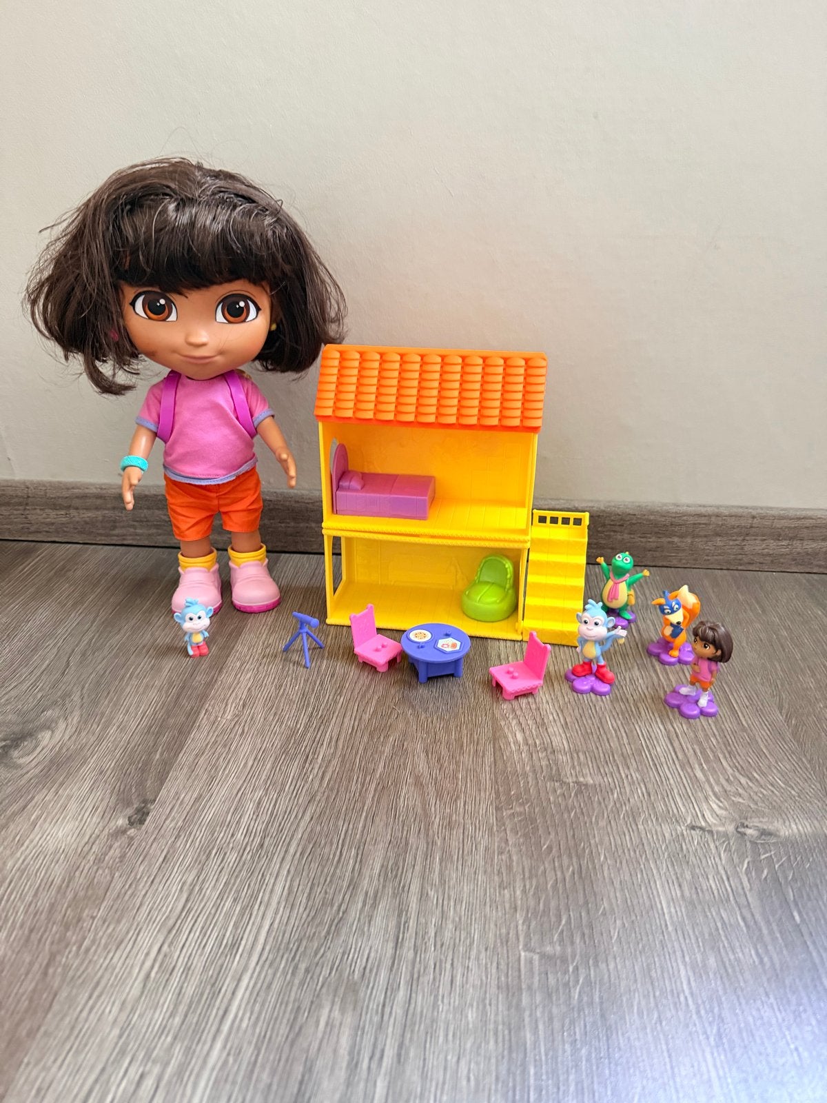 Dora speelset met huisje en figuren, Kinderen en Baby's, Ophalen of Verzenden, Gebruikt, Meisje
