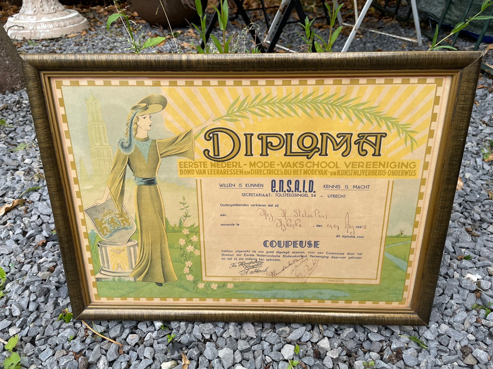 Diploma mode-vakschool / coupeuse / naaister, Ophalen