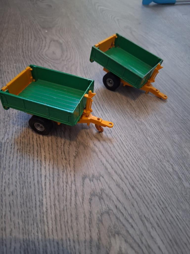 Britains  aanhangers (2 stuks), Ophalen of Verzenden, Tractor of Landbouw