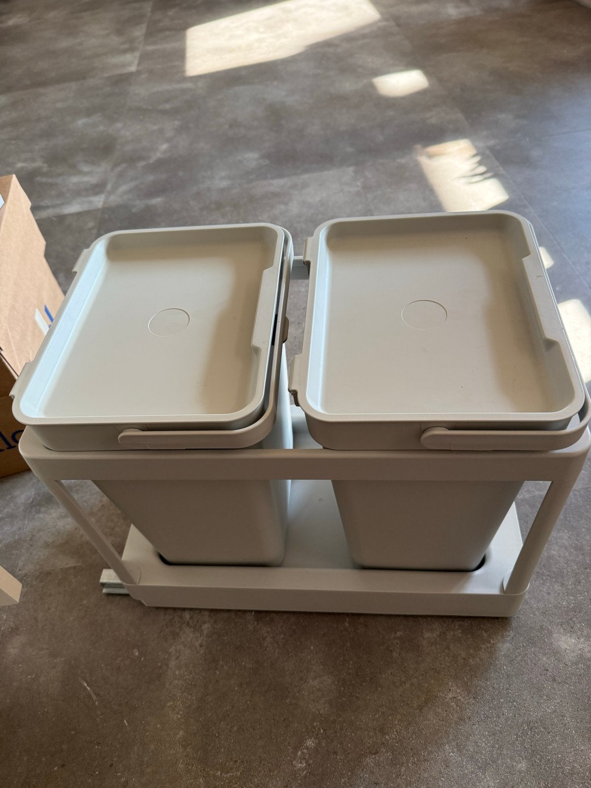 Inbouw prullenbak IKEA 2x10 liter lichtgrijs, Huis en Inrichting, Woonaccessoires | Prullenbakken, Kunststof, Ophalen of Verzenden
