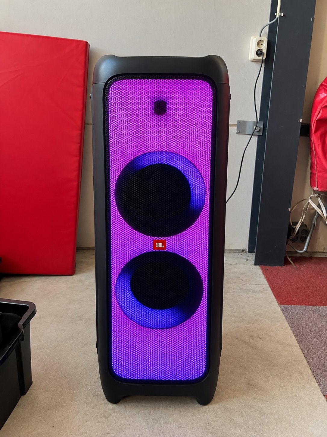 JBL Partybox 1000 met 2 draadloze microfoons