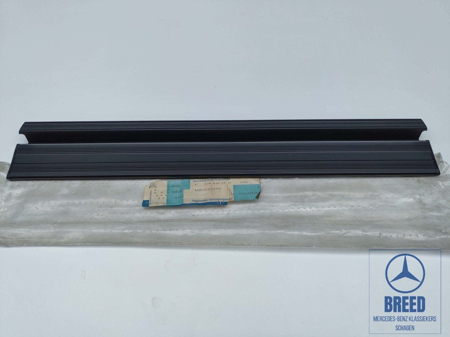NOS instaplijst achter zwart voor Mercedes-Benz W124, -, Nieuw, Ophalen of Verzenden, -