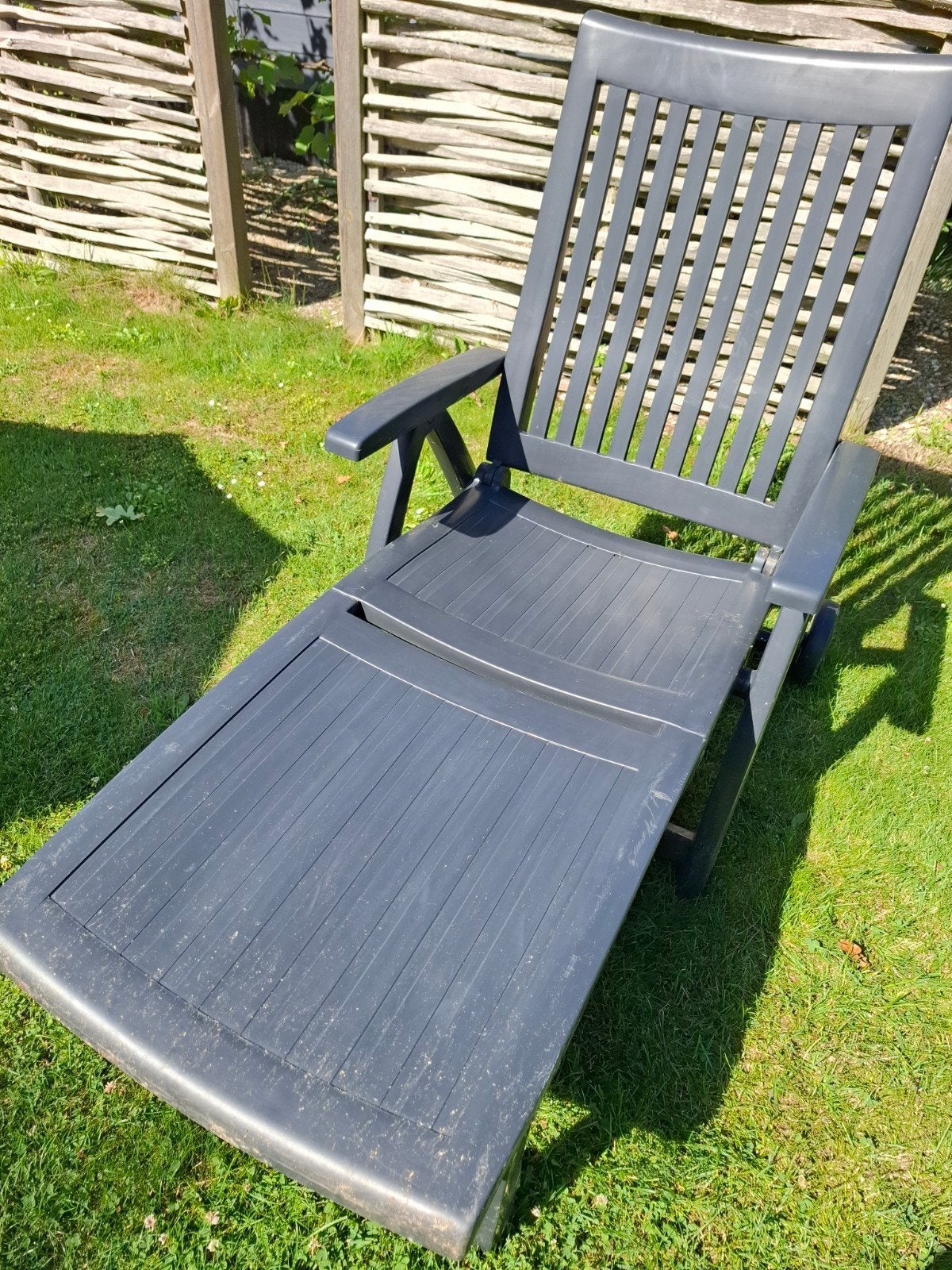 Twee verrijdbare ligstoelen., Tuin en Terras, Ligbedden, Ophalen, Gebruikt, Metaal